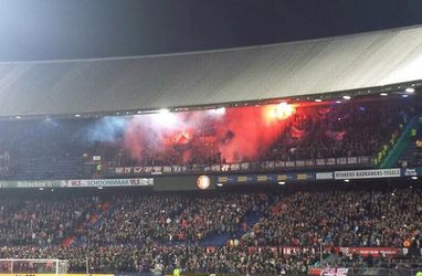 Willem II-fans vieren groot feest in uitvak van De Kuip (video)