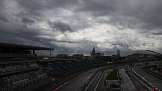 FIA mikt op kwalificatie om 14.00 uur, nog 1 dikke bui onderweg naar circuit in Sochi