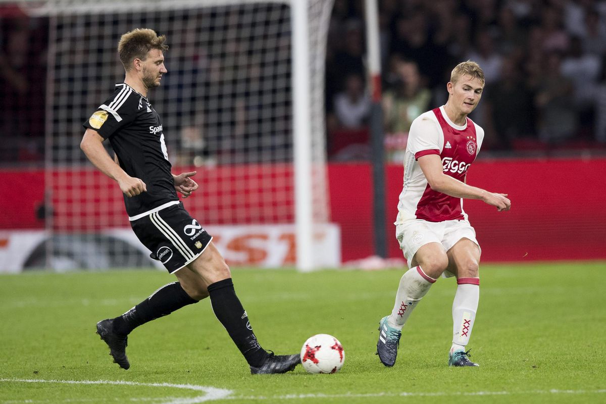 De Ligt over Bendtner: 'Niet de beste spits tegen wie ik speelde'