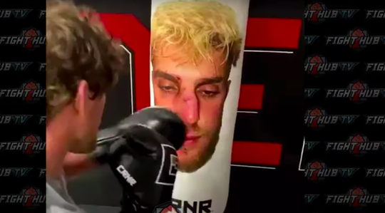 😂🎥 | Ex-UFC'er Ben Askren PLAKT HOOFD van YouTuber Jake Paul op bokszak