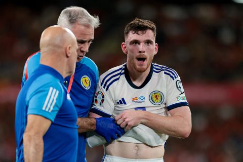 Liverpool moet Andy Robertson flinke poos missen na schouderoperatie