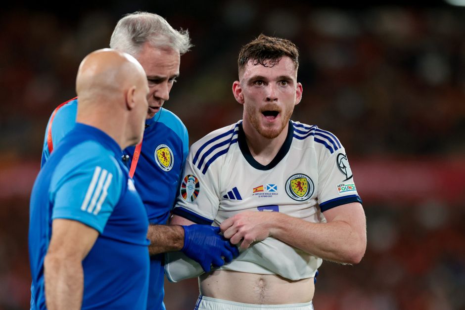 Liverpool moet Andy Robertson flinke poos missen na schouderoperatie