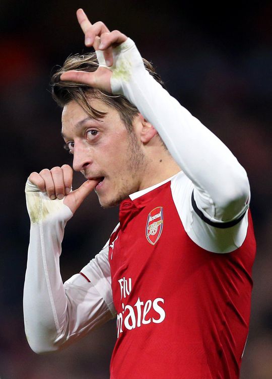 Özil verlengt contract bij Arsenal: 'Eens een Gunner, altijd een Gunner'