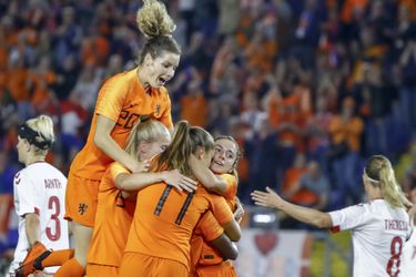 Galgenwaard in half uurtje uitverkocht voor allesbeslissende wedstrijd Oranje Leeuwinnen