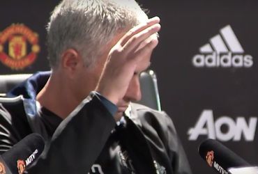 Mourinho nu ook in gevecht met... een mug! (video)