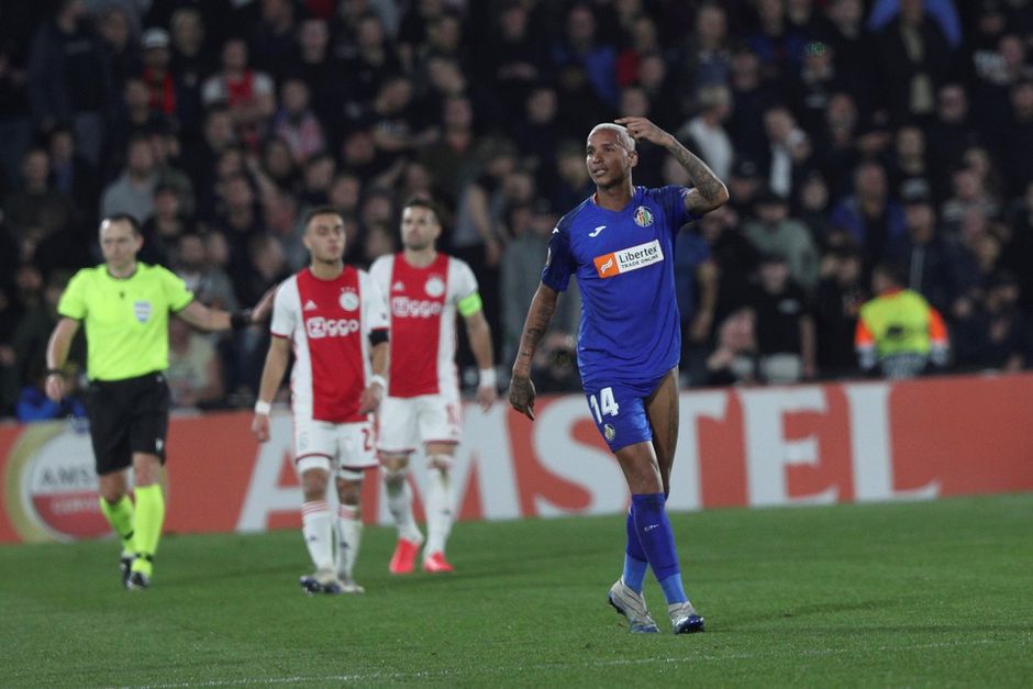 🎥 | Ajax-beul Deyverson van Getafe leert zijn verloofde koppen