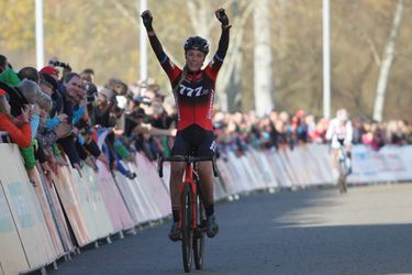 Druivencross in Overijse 'appeltje-eitje' voor Annemarie Worst