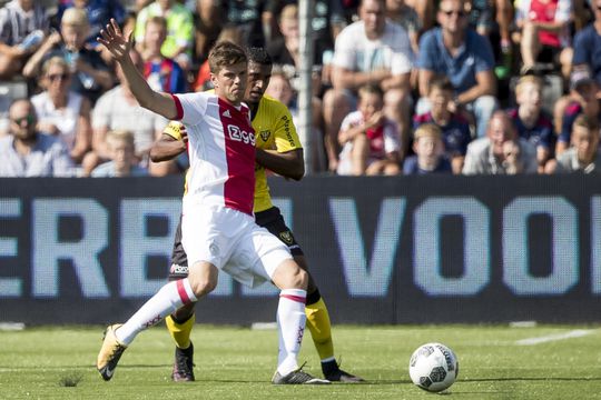 Huntelaar heeft een hekel aan kunstgras: 'Het is competitievervalsing'