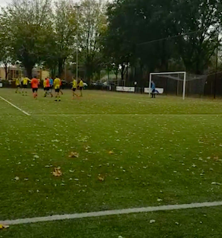 HAHA WTF? Limburgse amateurclub mist 2 penalty's in 1 minuut (video)
