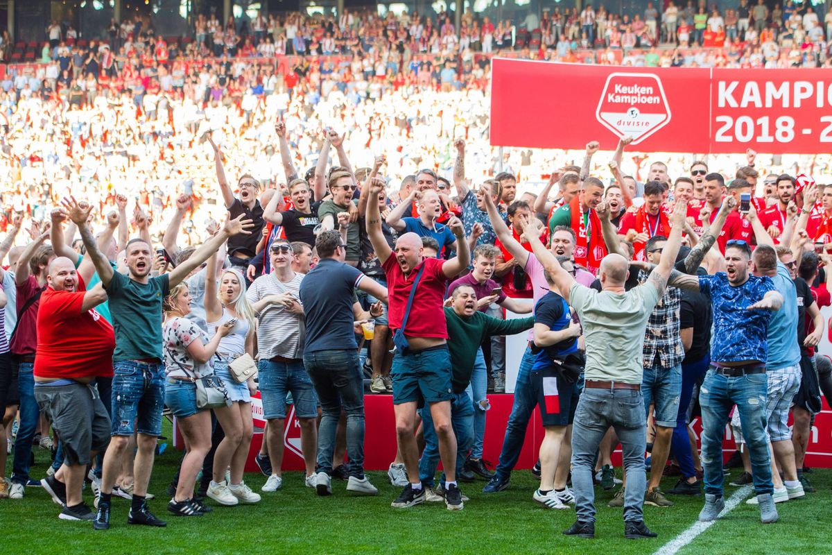 Boete voor FC Twente na pitch invasion bij kampioenschap