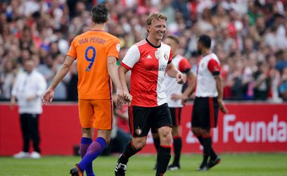 Ook jeugd Feyenoord sloopt Ajax: zoon van Feyenoord-legende imiteert Santiago Giménez