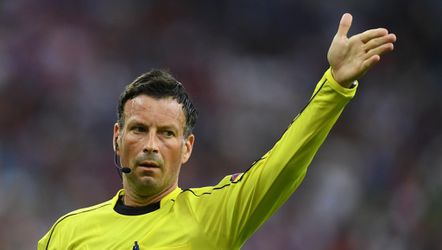 WTF?! Scheidsrechter Clattenburg vereeuwigt finales op arm (video)