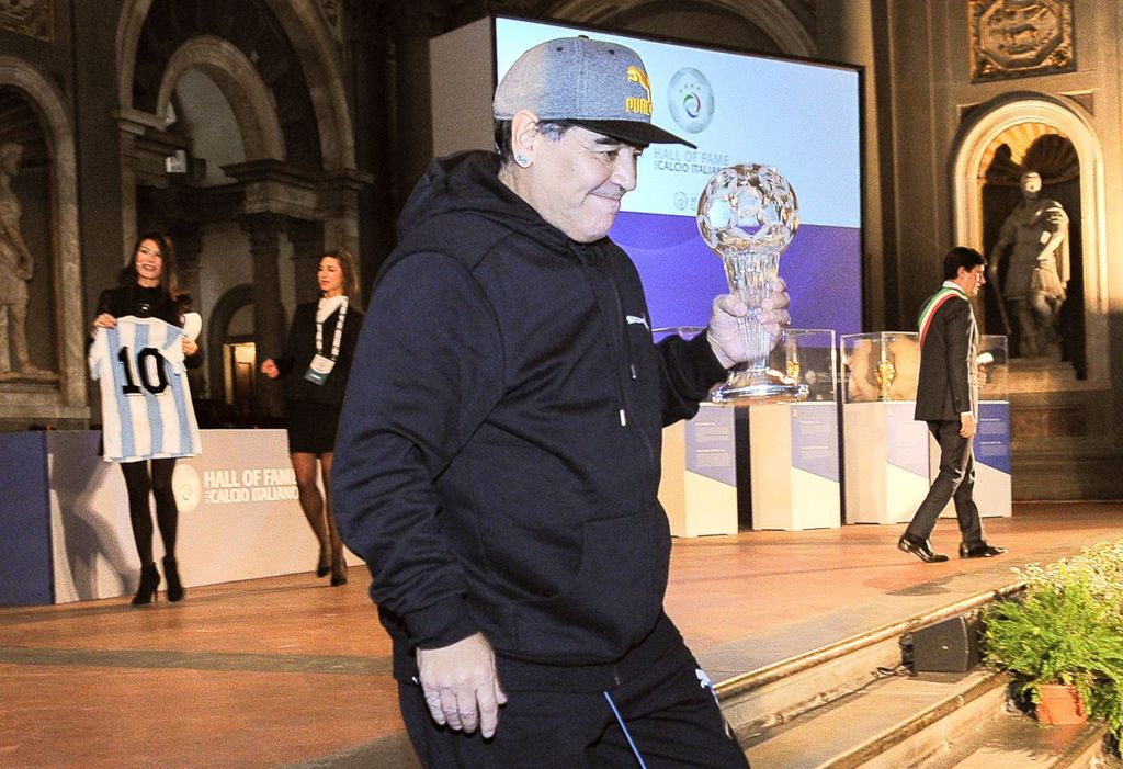 Maradona is officieel 1 van de grootheden in Italië