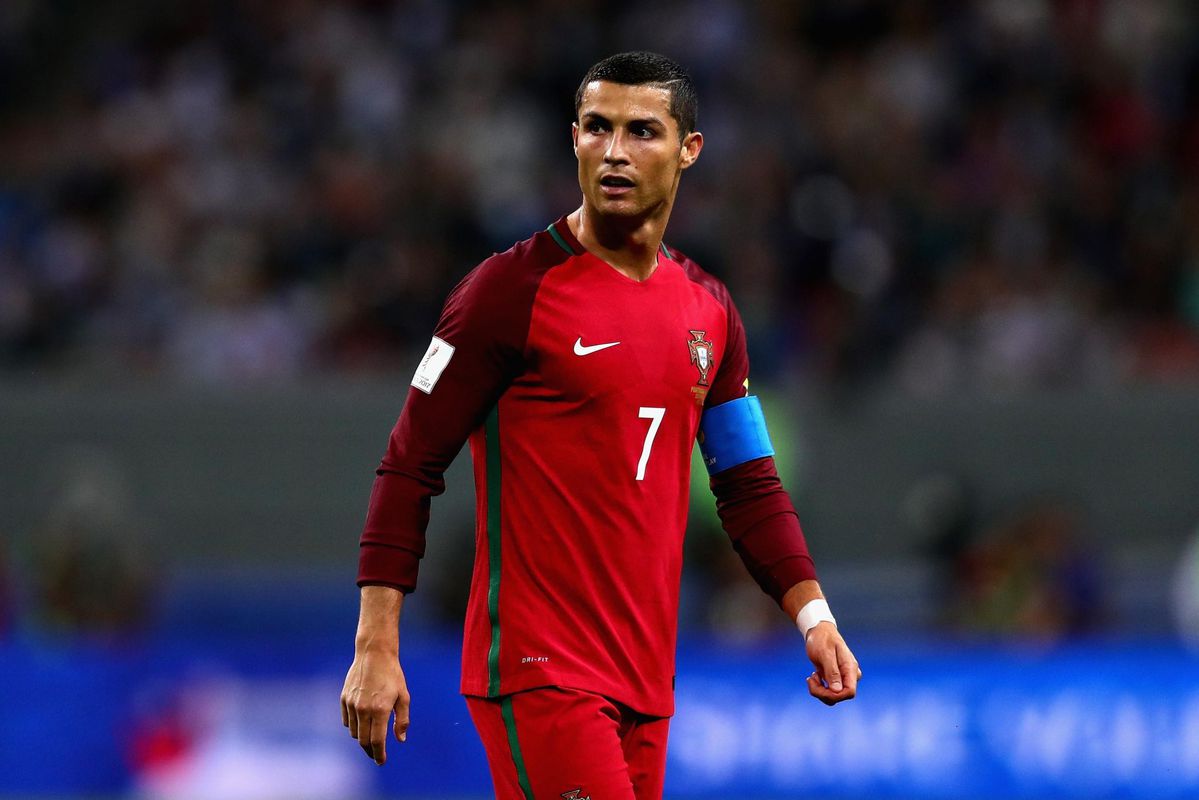 Cristiano Ronaldo ziet vier concurrenten voor Gouden Bal: 'Wordt een gevecht'