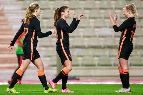 🎥🦁 | Mede door deze schitterende hakgoal van Daniëlle van de Donk rollen de Oranje Leeuwinnen België op