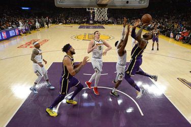 LeBron James in tranen na passeren Michael Jordan op 'eeuwige' topscorerslijst NBA (video)