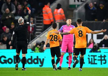 🎥 | Manchester City-keeper Ederson krijgt al na 12 minuten rood tegen de Wolves