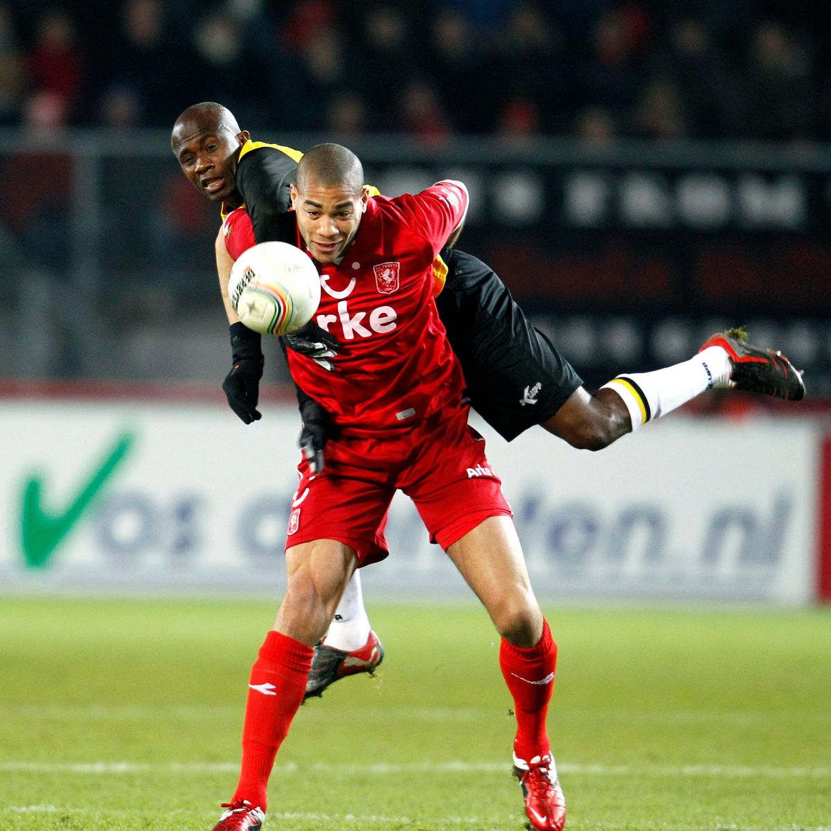 De Amerikaanse Onyewu - die ook voor Twente speelde - stopt met voetballen