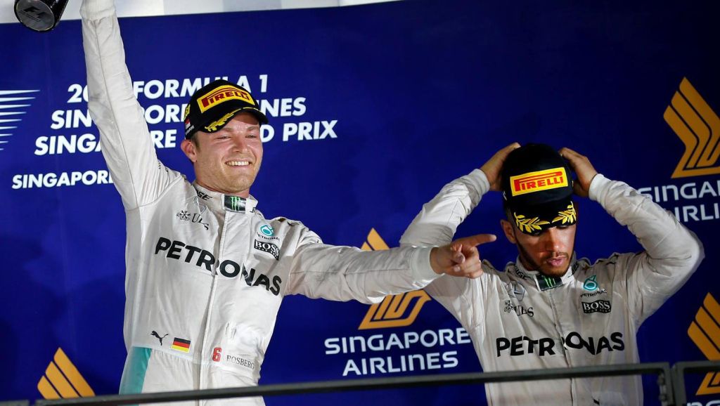 Teambaas Mercedes: 'Titelstrijd blijft spannend tot laatste Grand Prix'