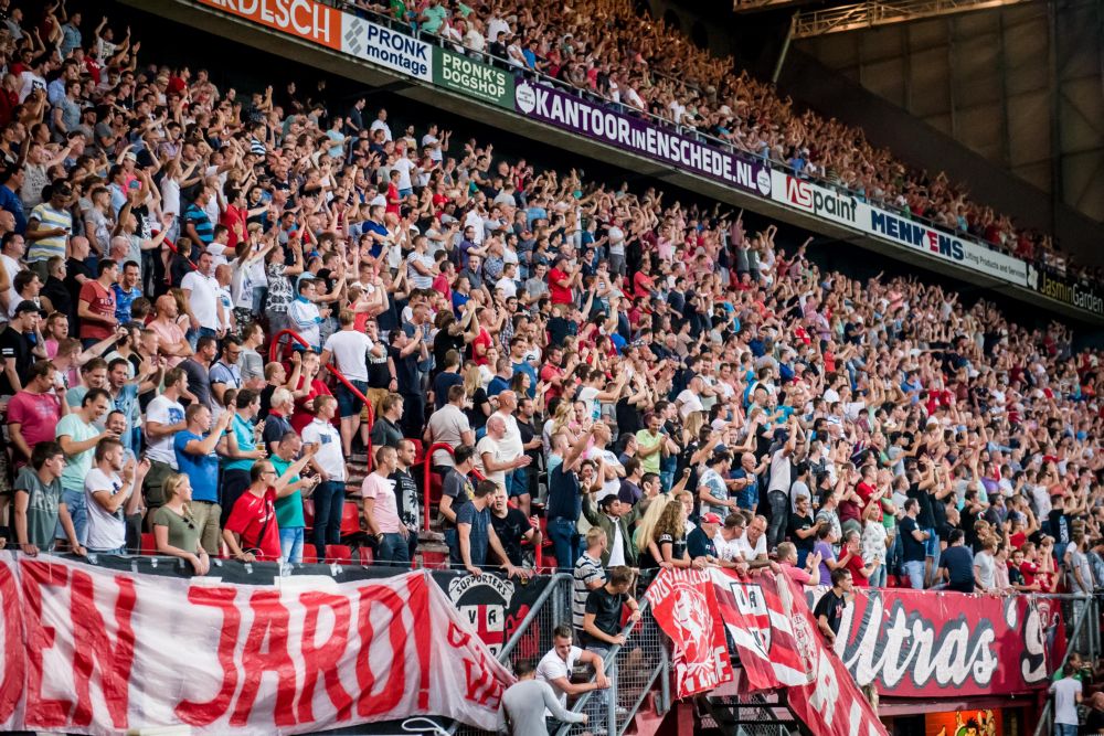 Twente geeft telefoonnummers fans aan politie en heeft spijt