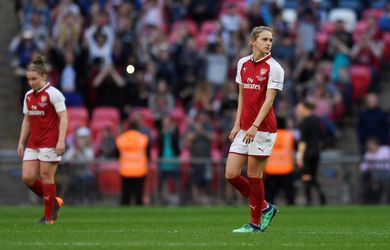 Oranje Leeuwinnen van Arsenal grijpen ondanks goal Miedema naast FA Cup