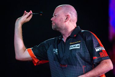 Raymond van Barneveld heeft 1e zege op ProTour sinds terugkeer te pakken
