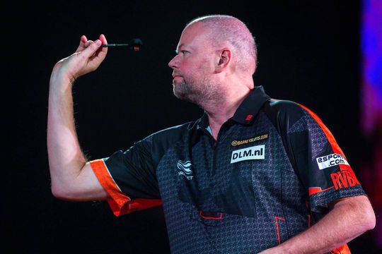 Raymond van Barneveld heeft 1e zege op ProTour sinds terugkeer te pakken