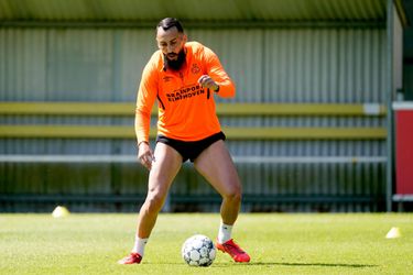 Kostas Mitroglou vertrekt bij PSV na net geen 4 uur speeltijd