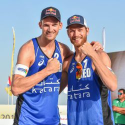 Beachvolleyballers Brouwer/Meeuwsen bereiken halve finale in Huntington Beach