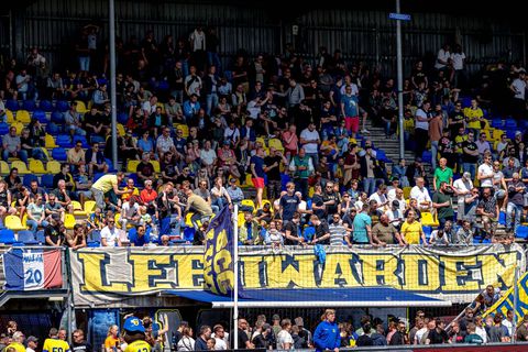 Ook SC Cambuur is wangedrag fans zat en plaatst netten in het stadion