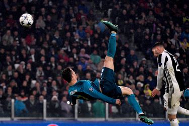 Zlatan over omhaal Ronaldo: 'Probeer het eens van 40 meter' (video)