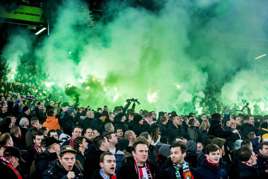 Stoppen van de Eredivisie kan Ajax, PSV, Feyenoord én FC Twente miljoenen kosten