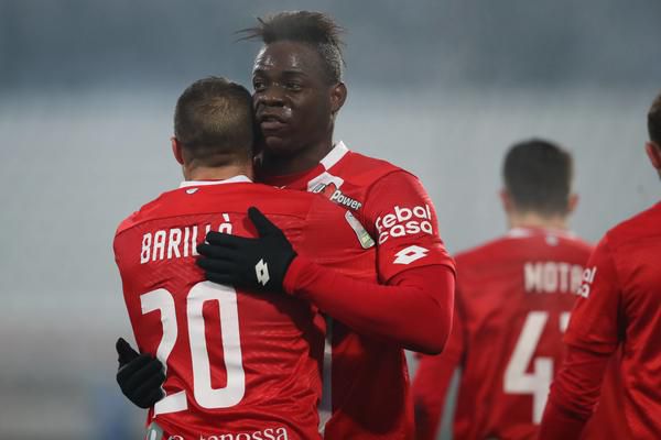 Balotelli debuteert bij Monza in de Serie B: goal en dikke zege op koploper