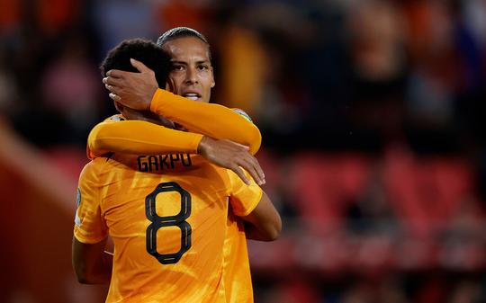 🎥 | Cody Gakpo over zijn aanvoerder Virgil van Dijk: 'Je voelt je snel bij hem op je gemak'