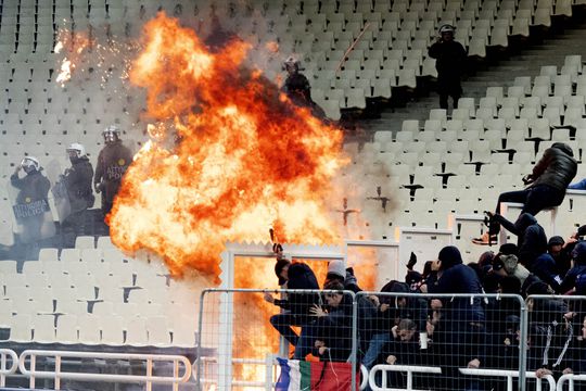 🎥💥| Dit gebeurde er de vorige keer dat Ajax op bezoek ging bij AEK Athene