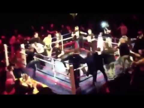 Twee boksers krijgen concurrentie van toeschouwers tijdens partij (video)