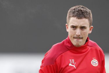 Dit zijn de opstellingen voor de topper PSV - AZ
