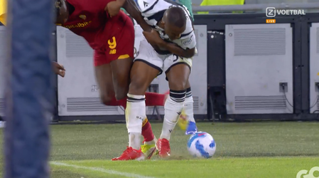 🎥 | Tammy Abraham werkt zich met prachtig hoogstandje uit moeilijke situatie bij cornervlag