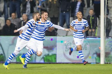 De Graafschap-speler El Jebli springt publiek in na 7-klapper tegen Jong Utrecht (video)