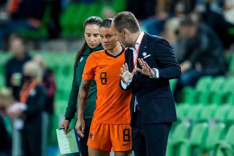 Oranje Leeuwinnen moeten nu al in de achtervolging: ‘Ze deden heel veel zaken als collectief goed'