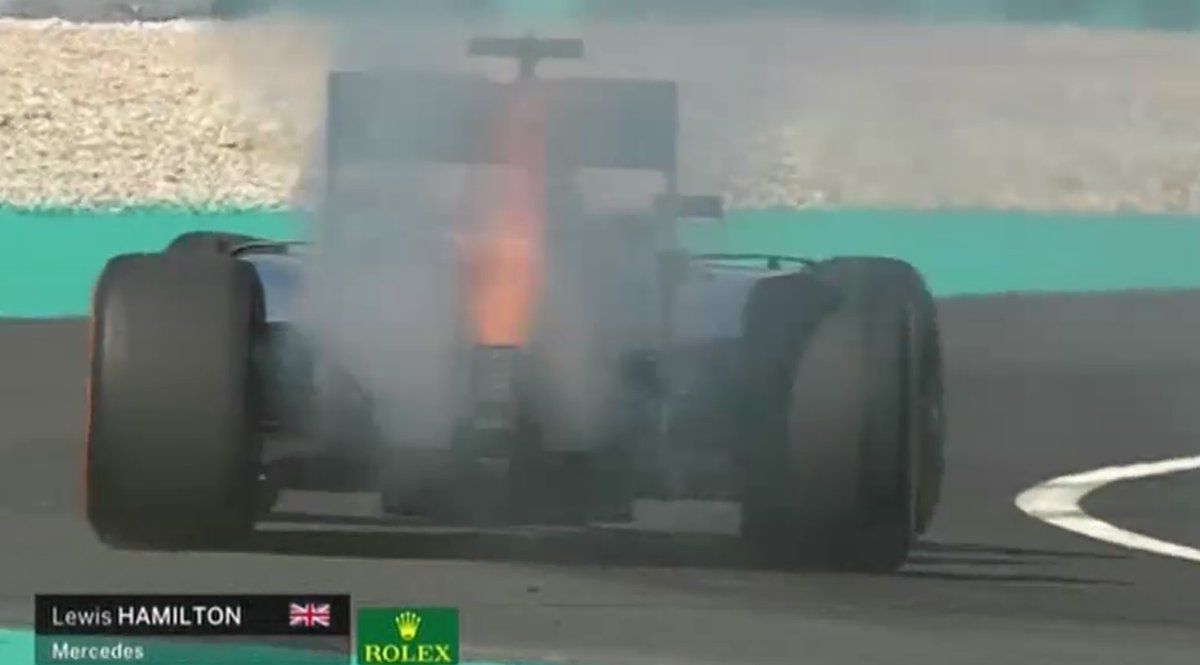 Hamilton helemaal kapot na pech, Vettel lacht naar Max (video's)