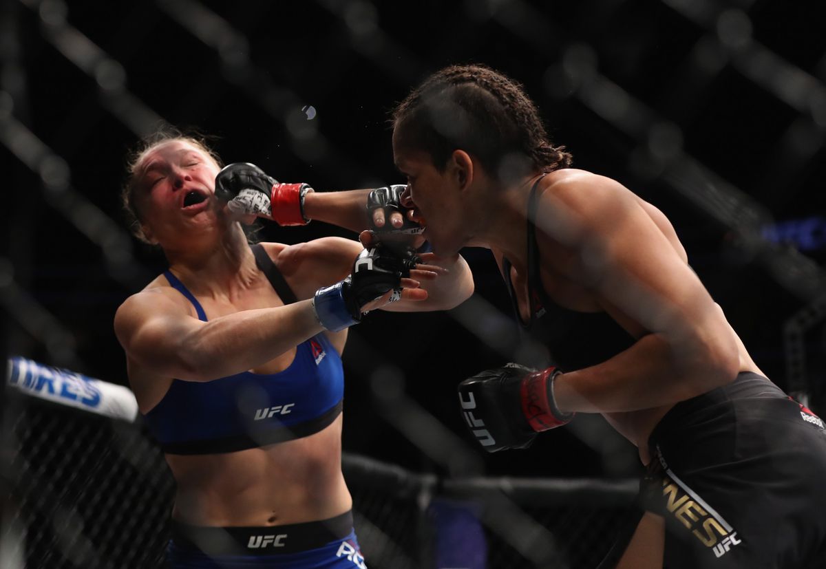 Rousey doorbreekt stilte na UFC 207: 'Tijd nodig voor reflectie'