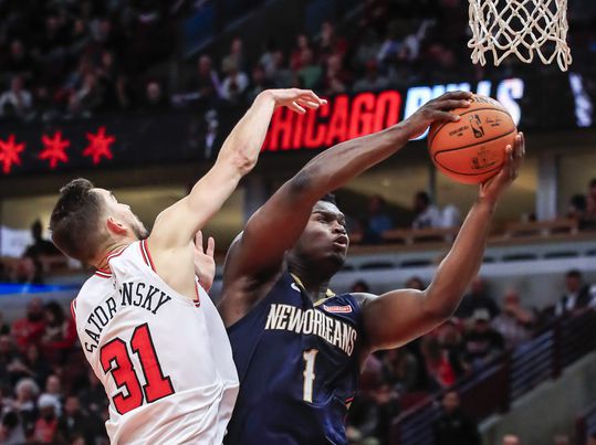 Rookie Zion Williamson maakt indruk bij eerste oefenpotjes voor nieuwe NBA-seizoen (video)