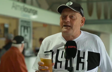 🎥 | Heracles-fans over naar Twente vertrokken Robin Pröpper: 'Jankend van het veld'