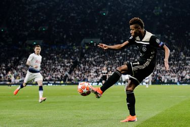 Ajax weet niet zeker of David Neres mee kan doen tegen de Spurs: 'Hij heeft een klacht'