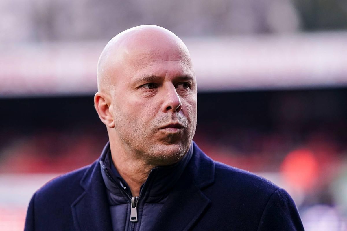 Arne Slot vindt eventueel gat van 10 punten naar PSV 'niet prettig', maar vindt het ook nog geen ramp