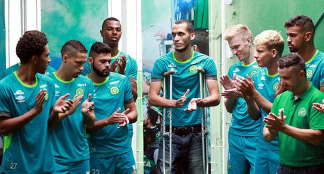 Chapecoense-doelman Neto zet eerste stappen zonder krukken (video)