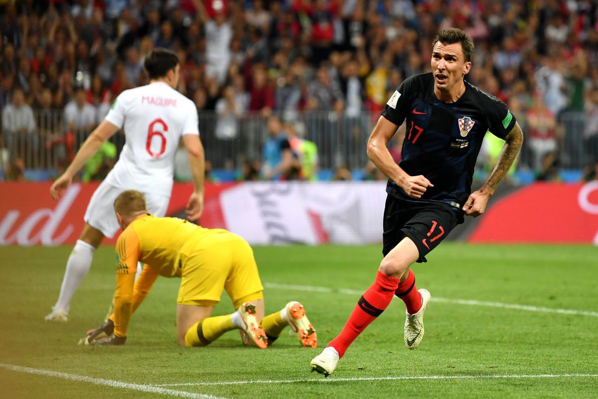 Football isn't coming home! Mandzukic schiet Kroatië in verlenging naar finale