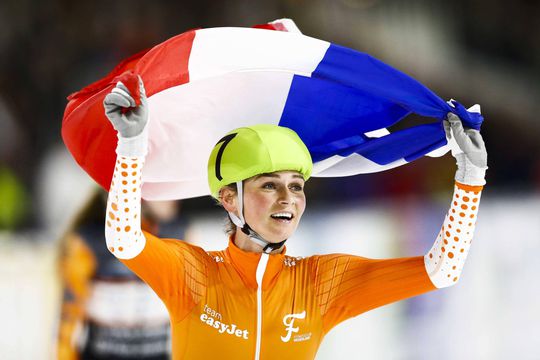 YES! Schouten wint overtuigend de massastart op WK