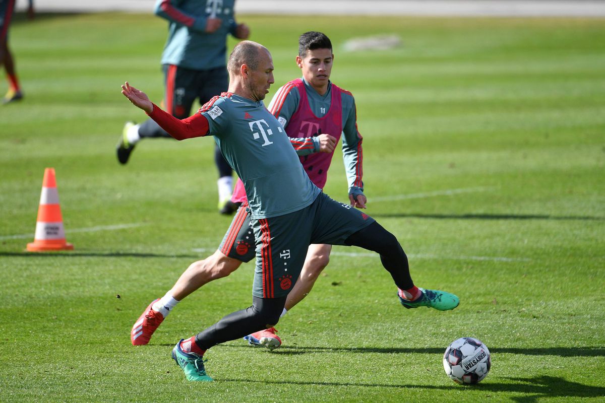 Ai! Robben na dag op trainingsveld weer richting ziekenboeg Bayern